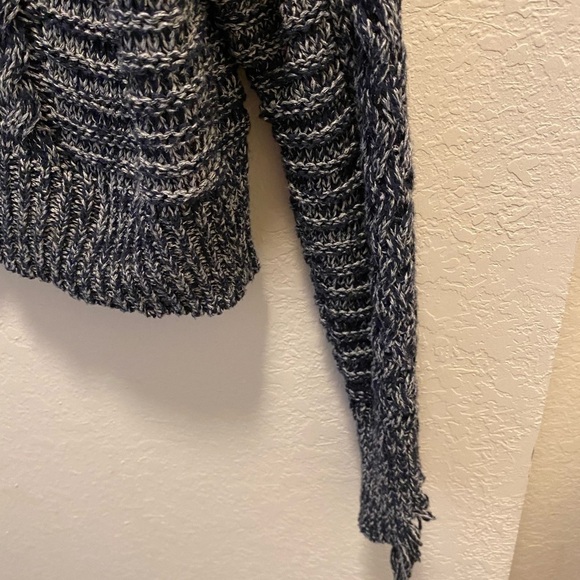 Wildfox v-neck knit distressed sweater - Picture 7 of 11